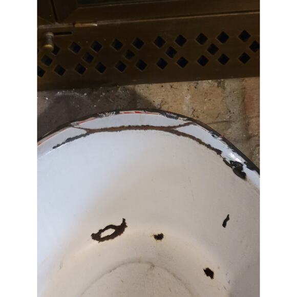 Vintage White/Red Oval Enamelware Basin Farmhouse Primitive Rustic Chippy Pan - Picture 7 of 7